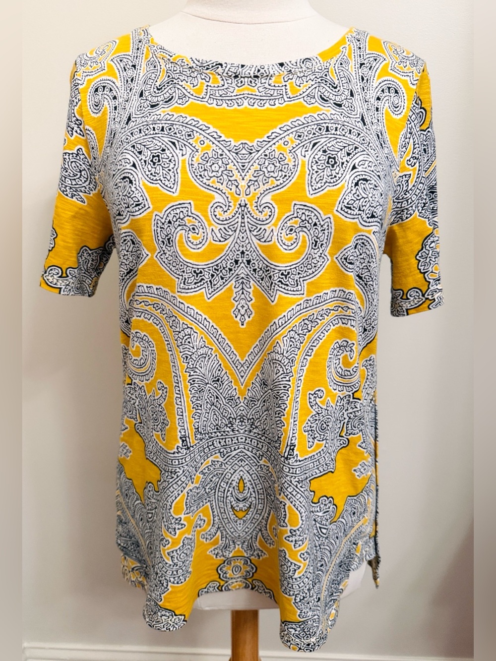 Chico’s Black Bright Yellow Ochre Paisley M Modern Flair Boho Coastal Casual Top
